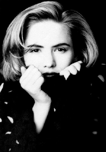 Jennifer Jason Leigh